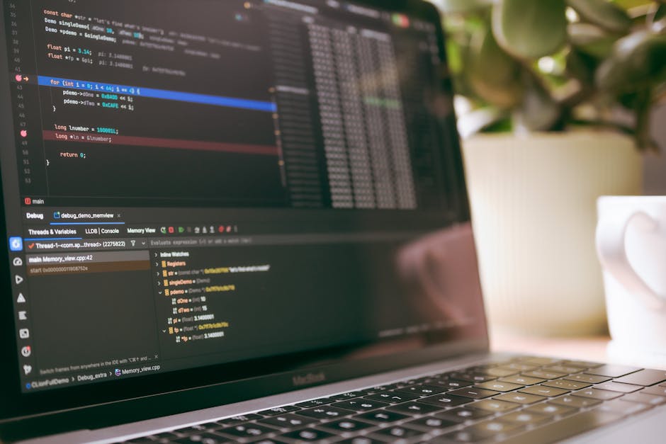 Geliştiriciler, WordPress sürümleri uyumu için hata ayıklama yaparken ekipman ve notlar görünen sahne