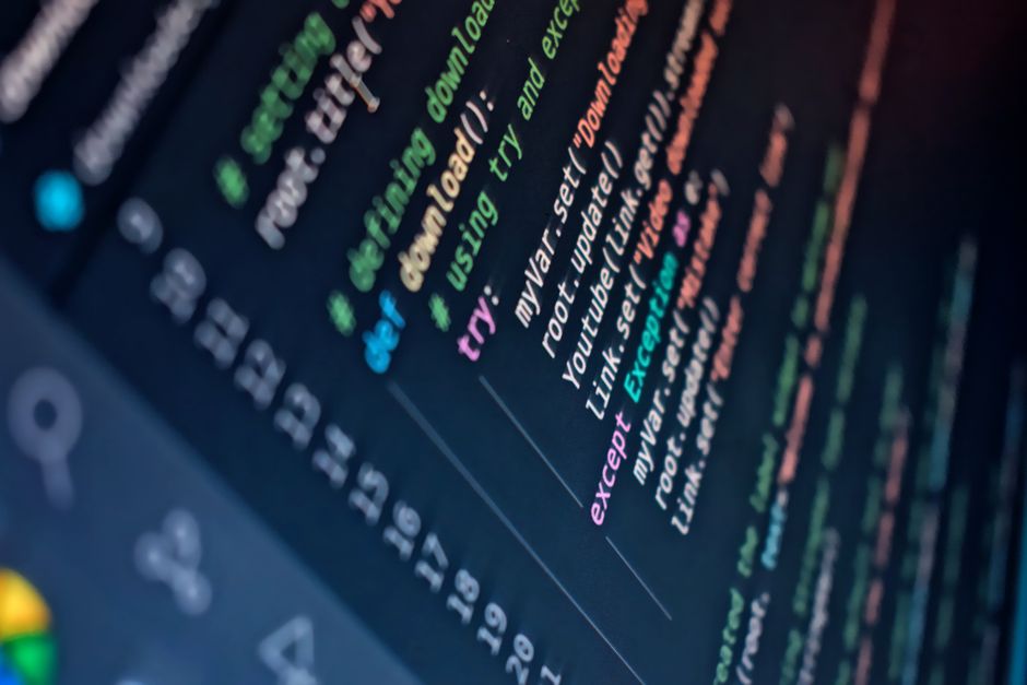 Geliştirici, WordPress tema üzerinde kod kalitesi incelemesi yaparken görüntüleniyor