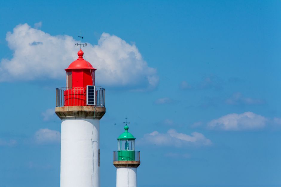 Lighthouse performans denetimi sahnesi, bilgisayar ekraninda rapor okunuyor